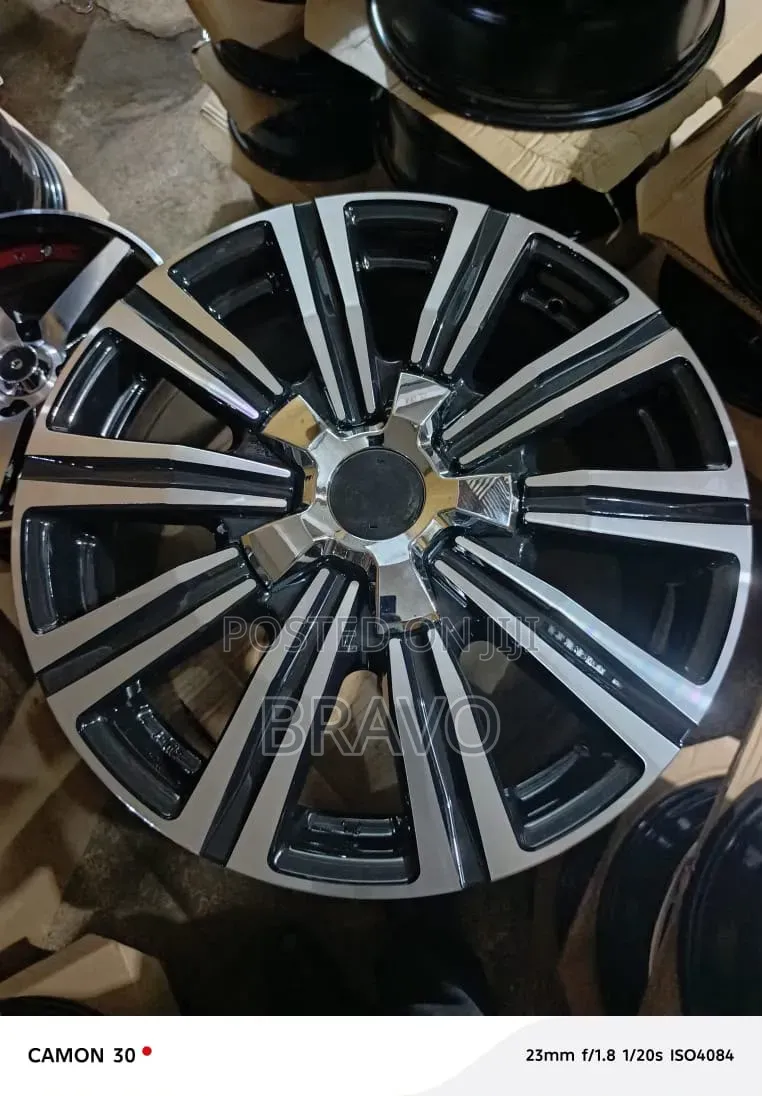 Land Cruiser V8 Engine Rims Size 18.