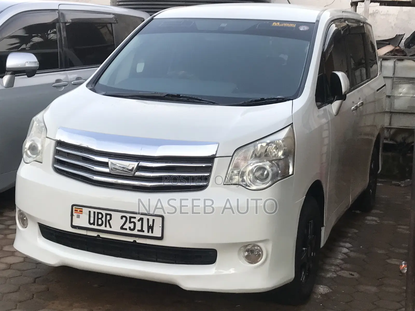 Toyota Noah 2010 White