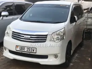 Toyota Noah 2010 White