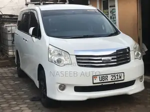 Toyota Noah 2010 White