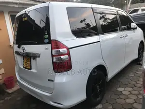 Toyota Noah 2010 White