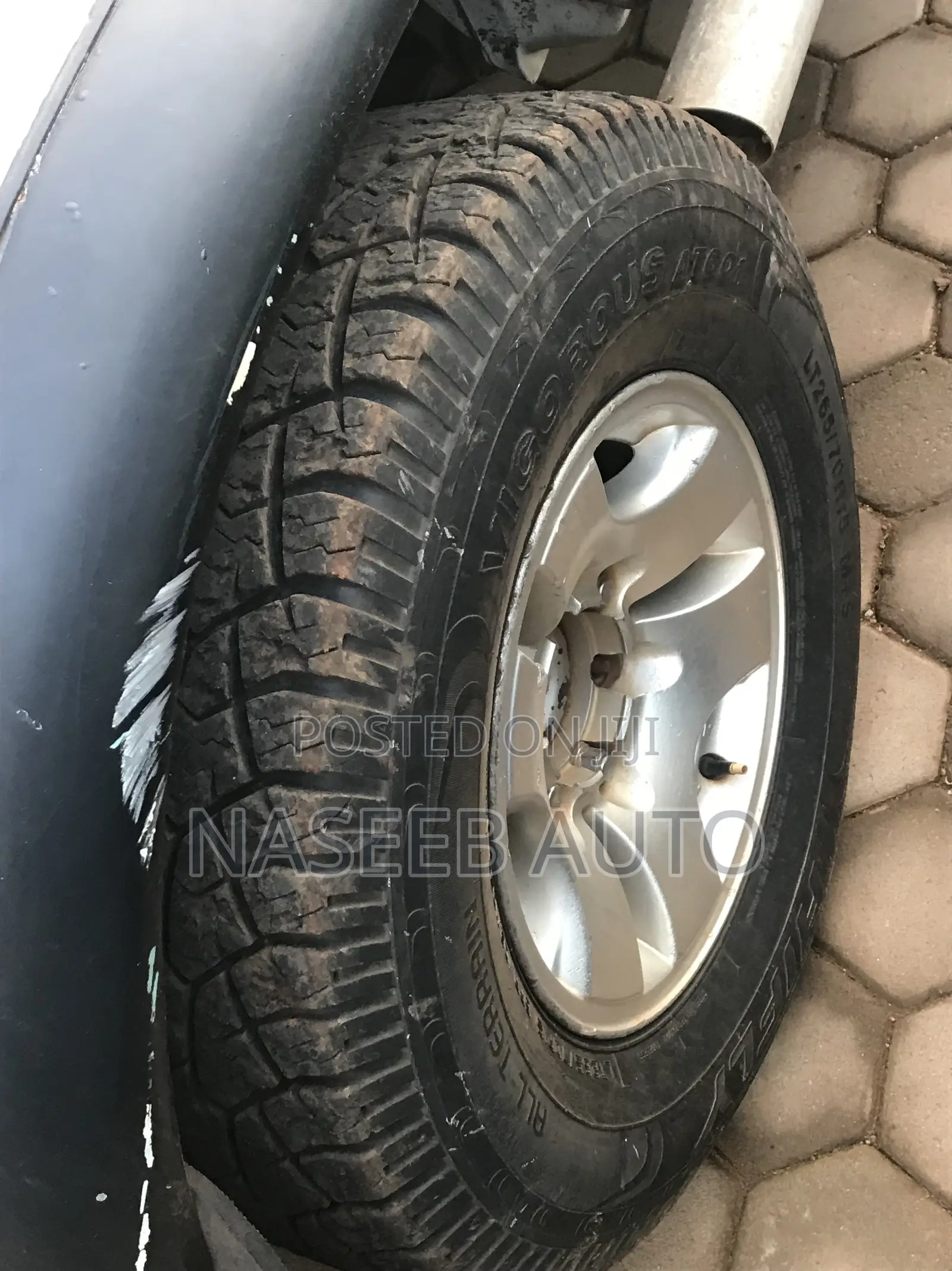 Nissan Hardbody 2010 White