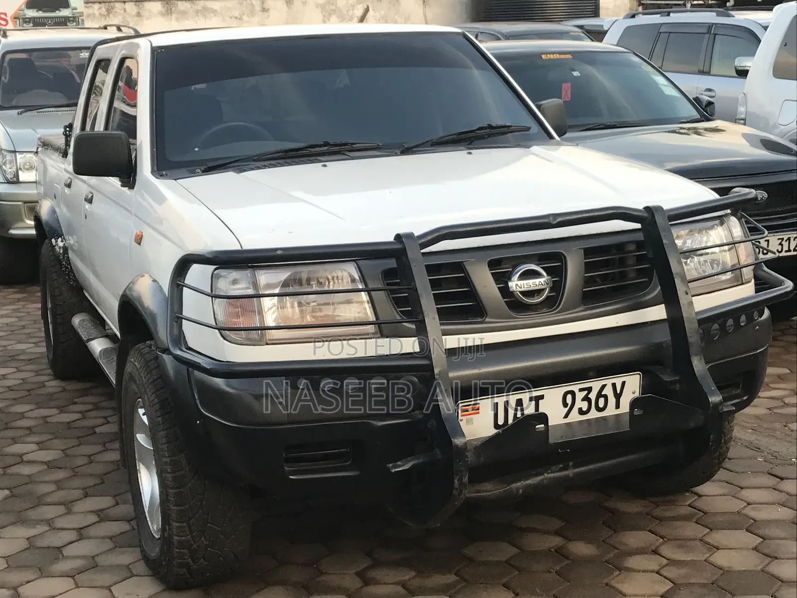 Nissan Hardbody 2010 White