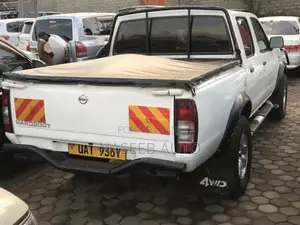 Nissan Hardbody 2010 White