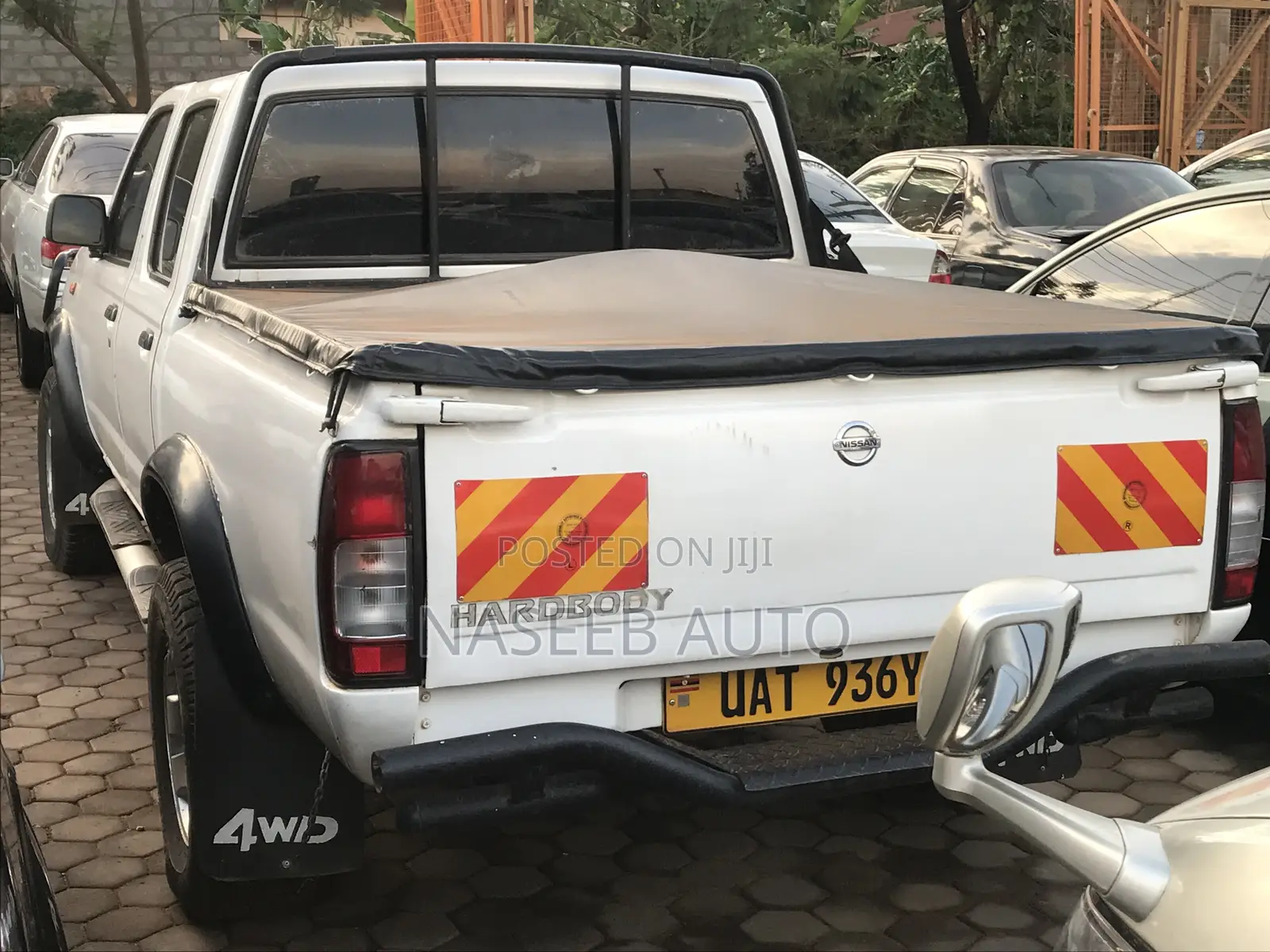 Nissan Hardbody 2010 White