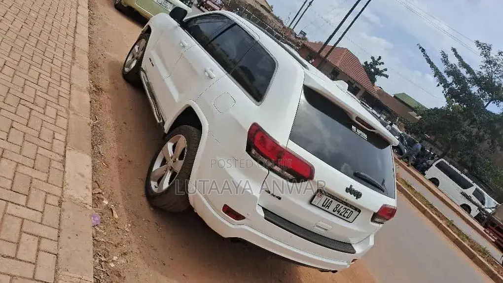 Jeep Cherokee Sport 4dr SUV (2.4L 4cyl 9A) 2015 White
