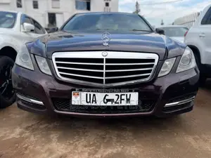 Mercedes-Benz E300 2010 Beige