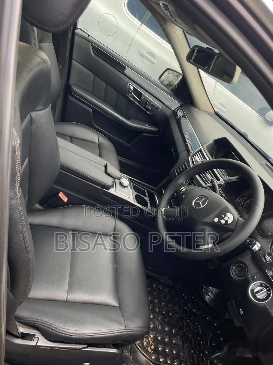 Mercedes-Benz E300 2010 Beige