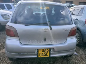Toyota Vitz 2003 Silver