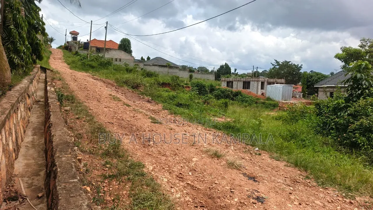 Kira Nsasa 50×100feet Plot Quick Sale