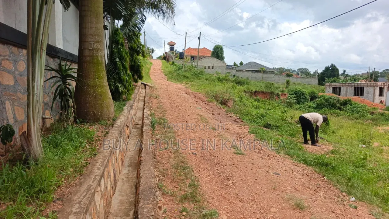 Kira Nsasa 50×100feet Plot Quick Sale