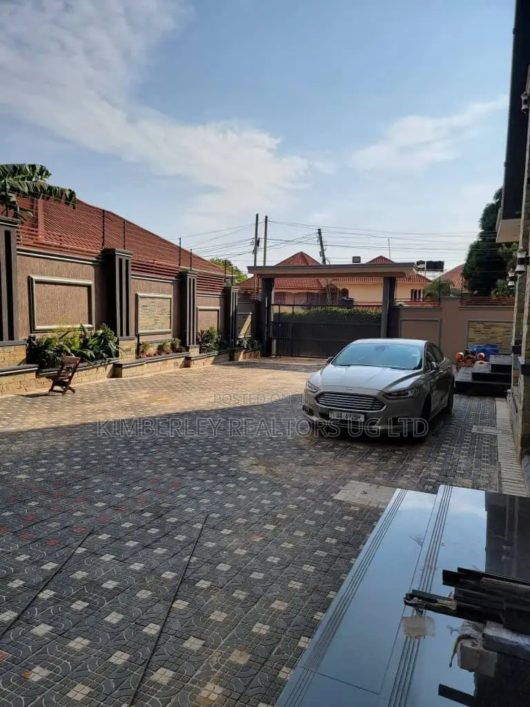 20bdrm Apartment in Division A for sale