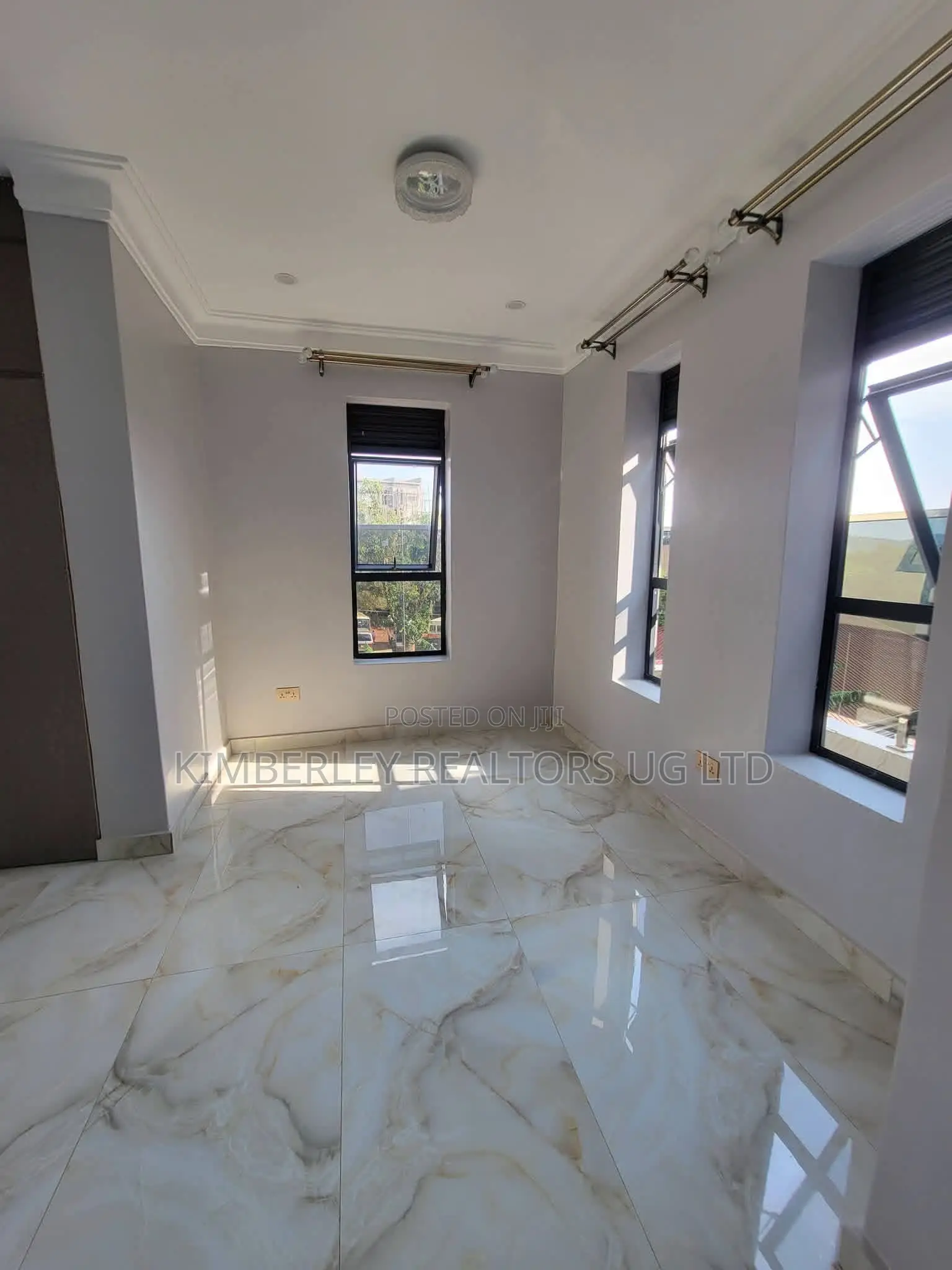 20bdrm Apartment in Division A for sale