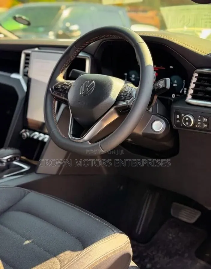 Volkswagen Amarok 2025 Gray