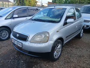 Toyota Vitz 2002 Silver