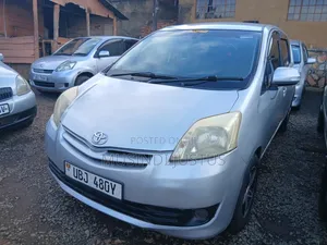 Toyota Passo Sette 2009 Silver