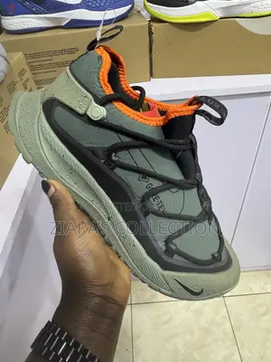 Nike ACG Mountain Fly Low Gore-Tex Sneakers