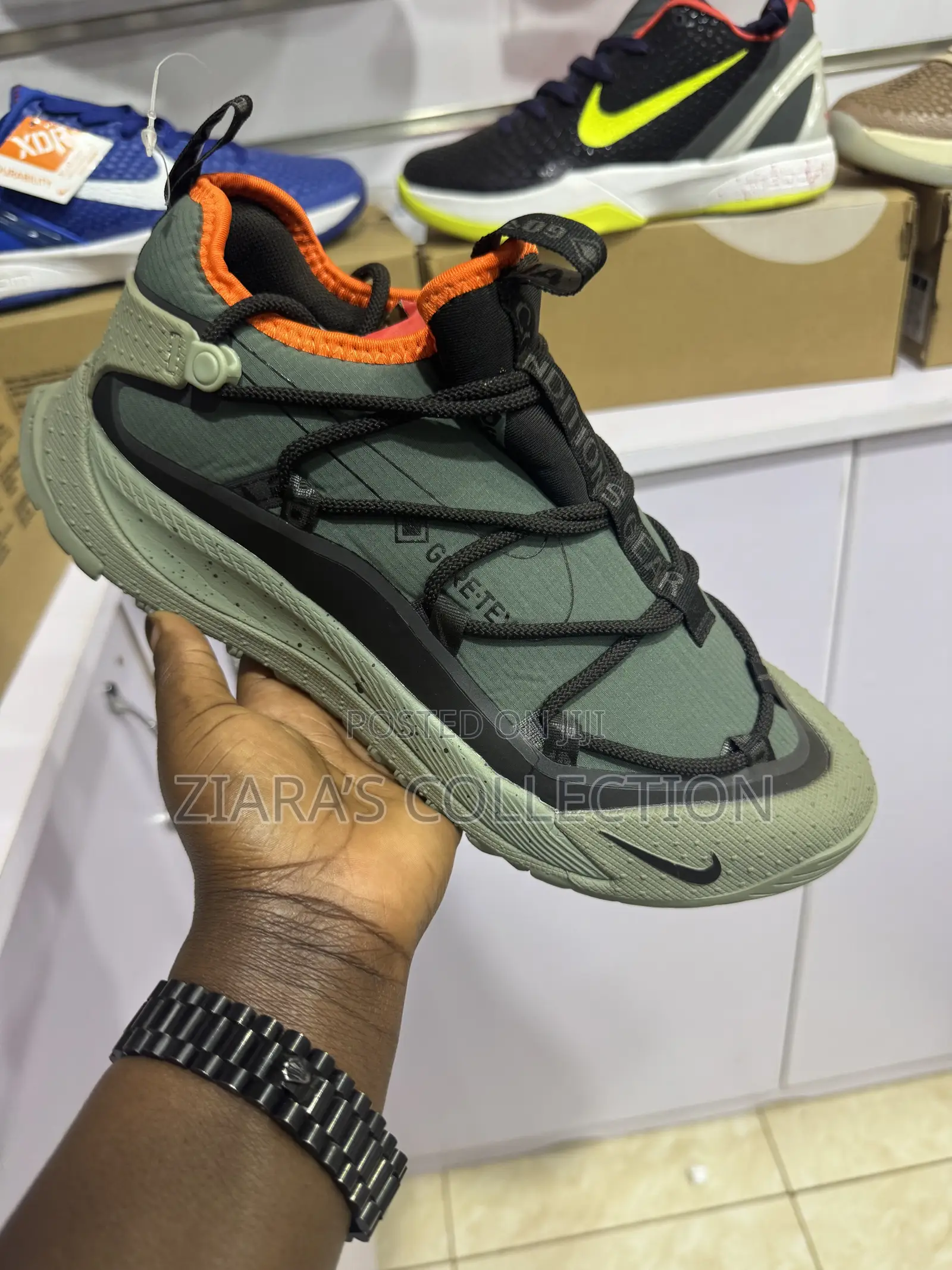 Nike ACG Mountain Fly Low Gore-Tex Sneakers