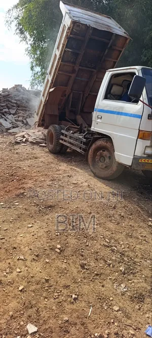 Isuzu Dump Truck