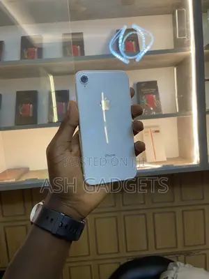 Apple iPhone XR 128 GB White