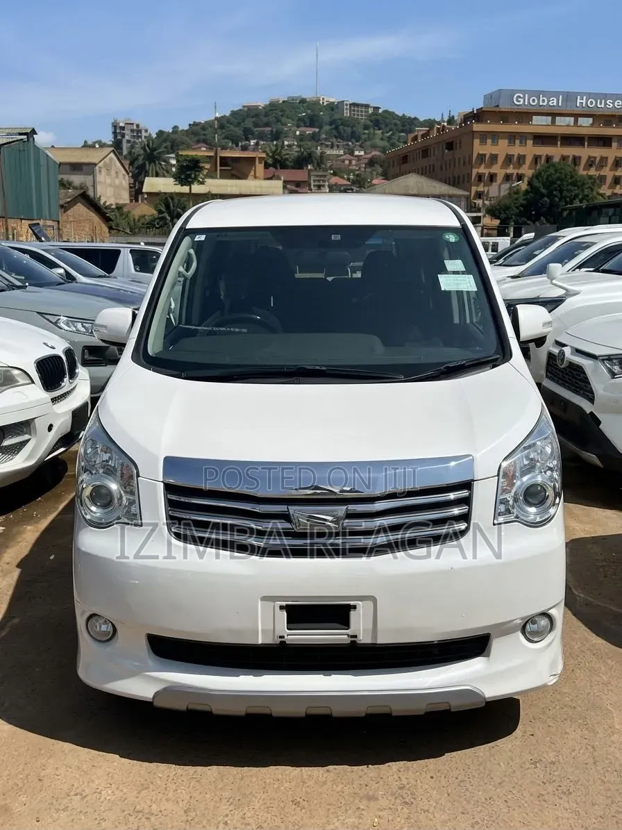 Toyota Noah 2013 White