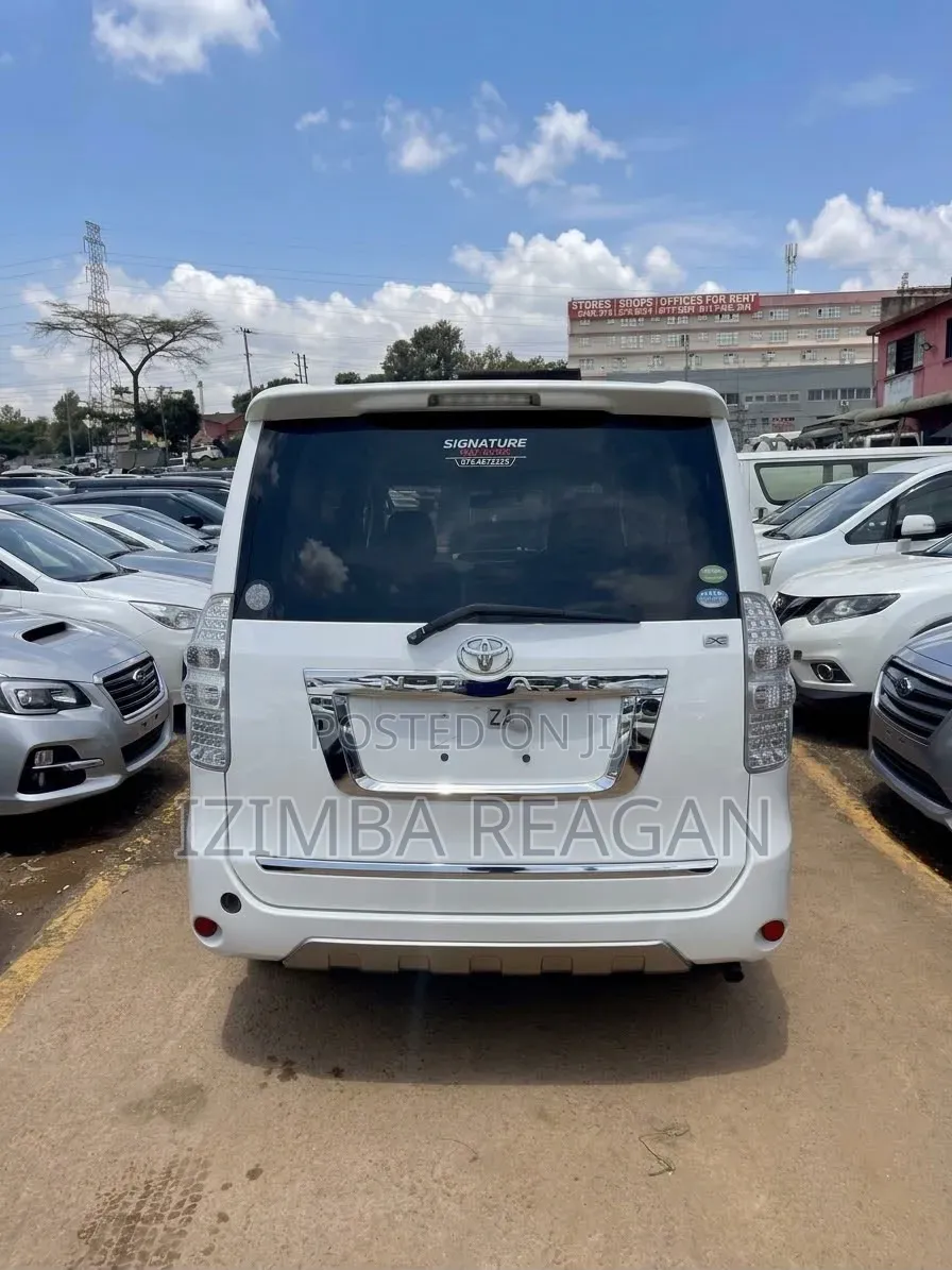 Toyota Noah 2013 White
