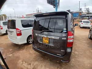 Toyota Noah 2.0 143hp AWD (8 Seater) 2010 Gray