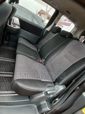 Toyota Noah 2.0 143hp AWD (8 Seater) 2010 Gray