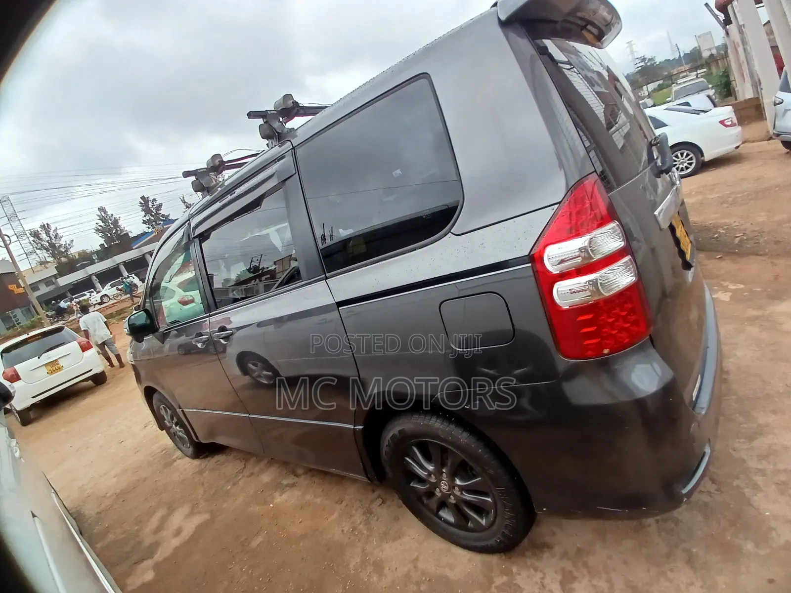 Toyota Noah 2.0 143hp AWD (8 Seater) 2010 Gray