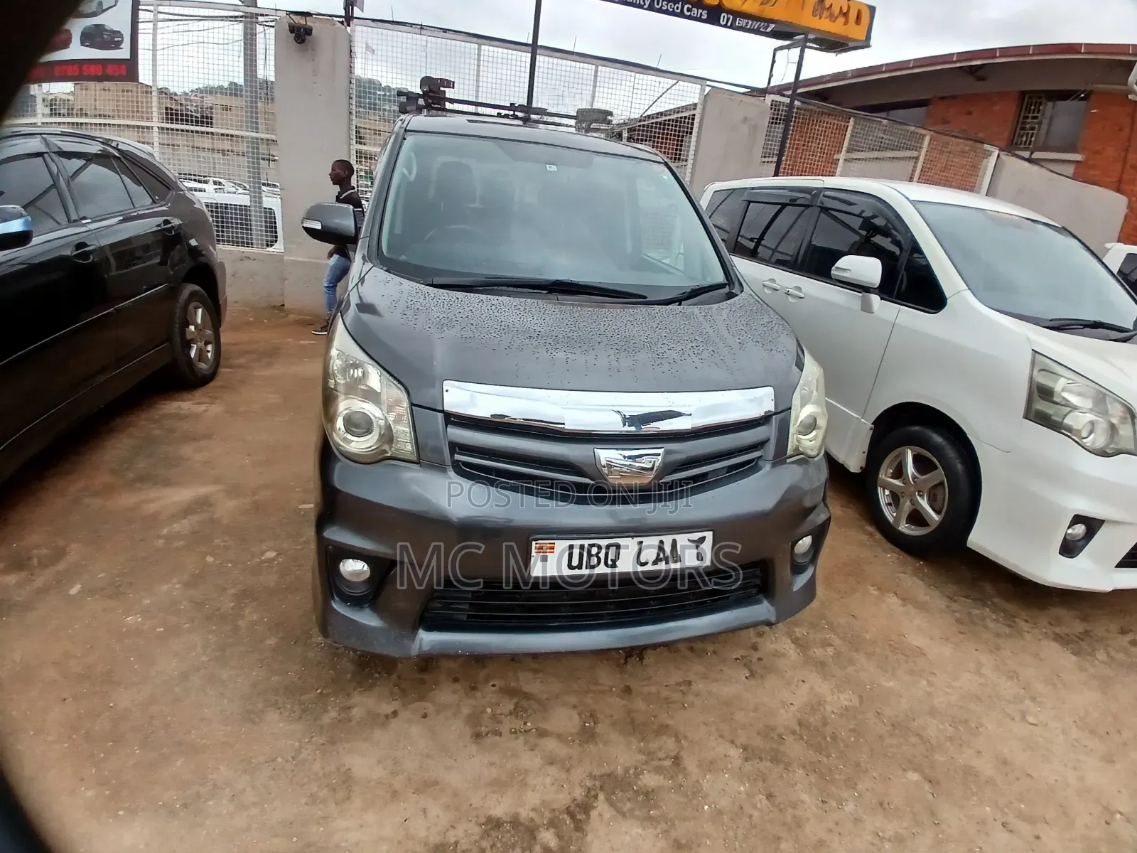 Toyota Noah 2.0 143hp AWD (8 Seater) 2010 Gray