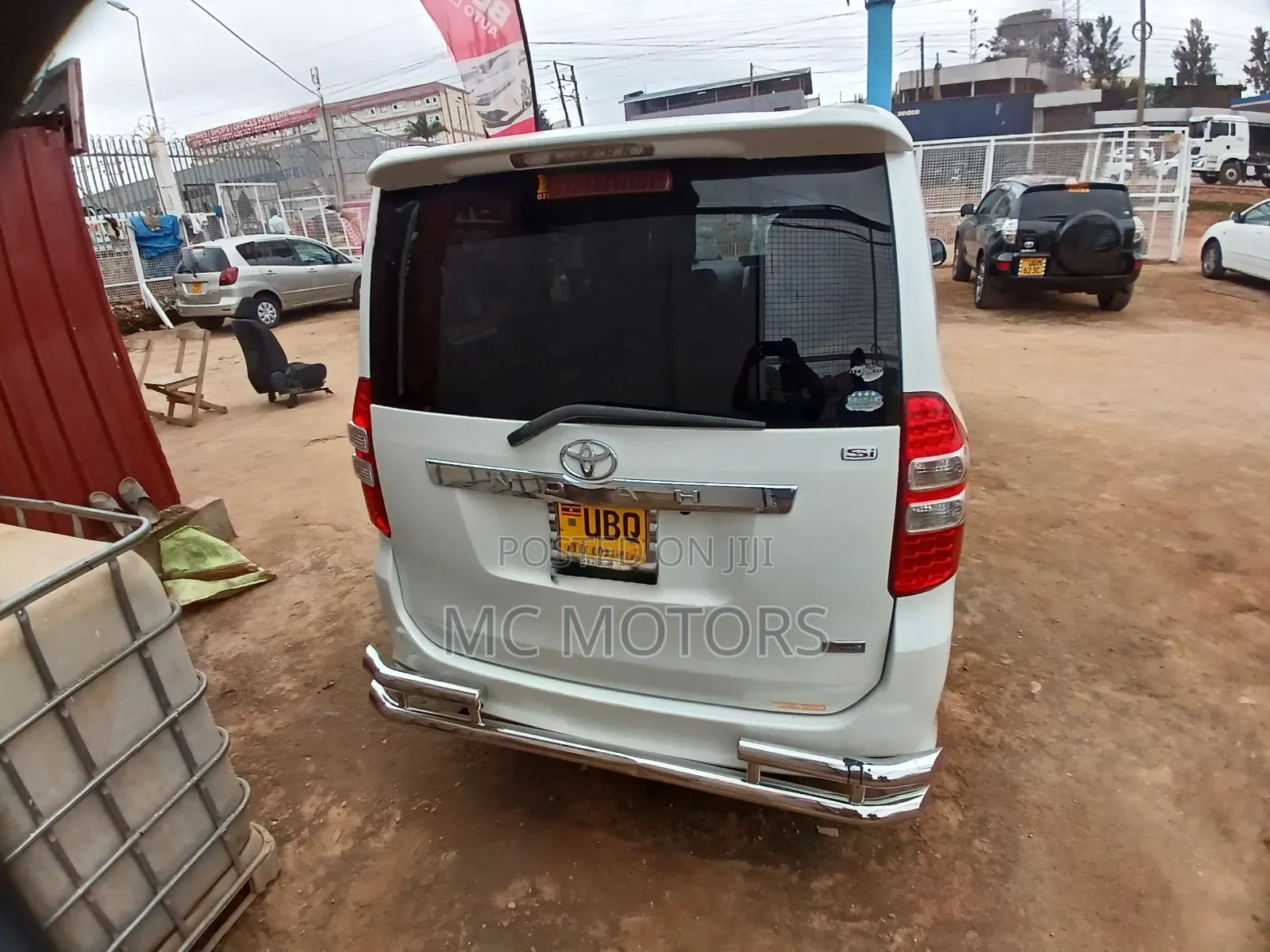 Toyota Noah 2.0 143hp AWD (7 Seater) 2010 White