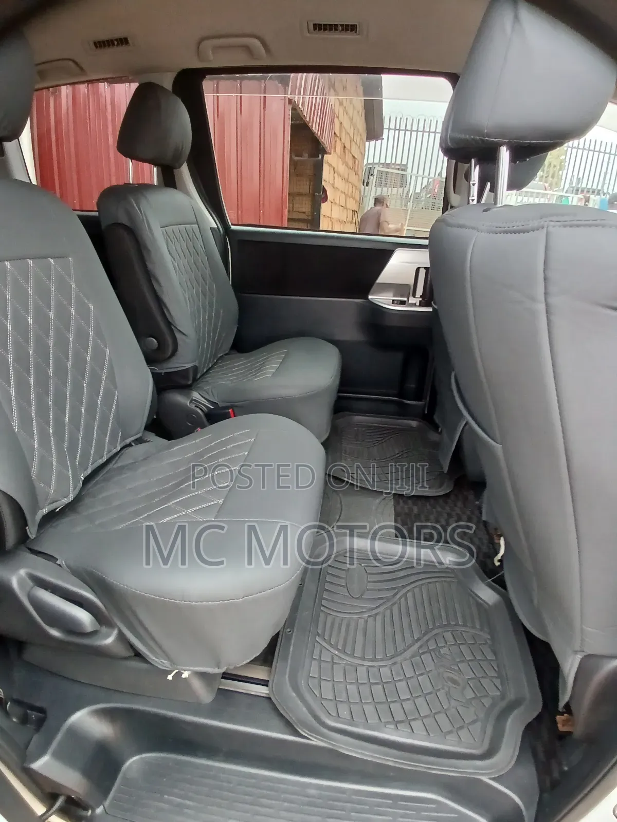 Toyota Noah 2.0 143hp AWD (7 Seater) 2010 White