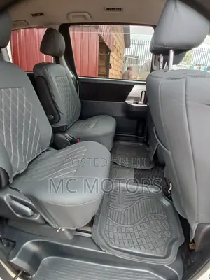 Toyota Noah 2.0 143hp AWD (7 Seater) 2010 White