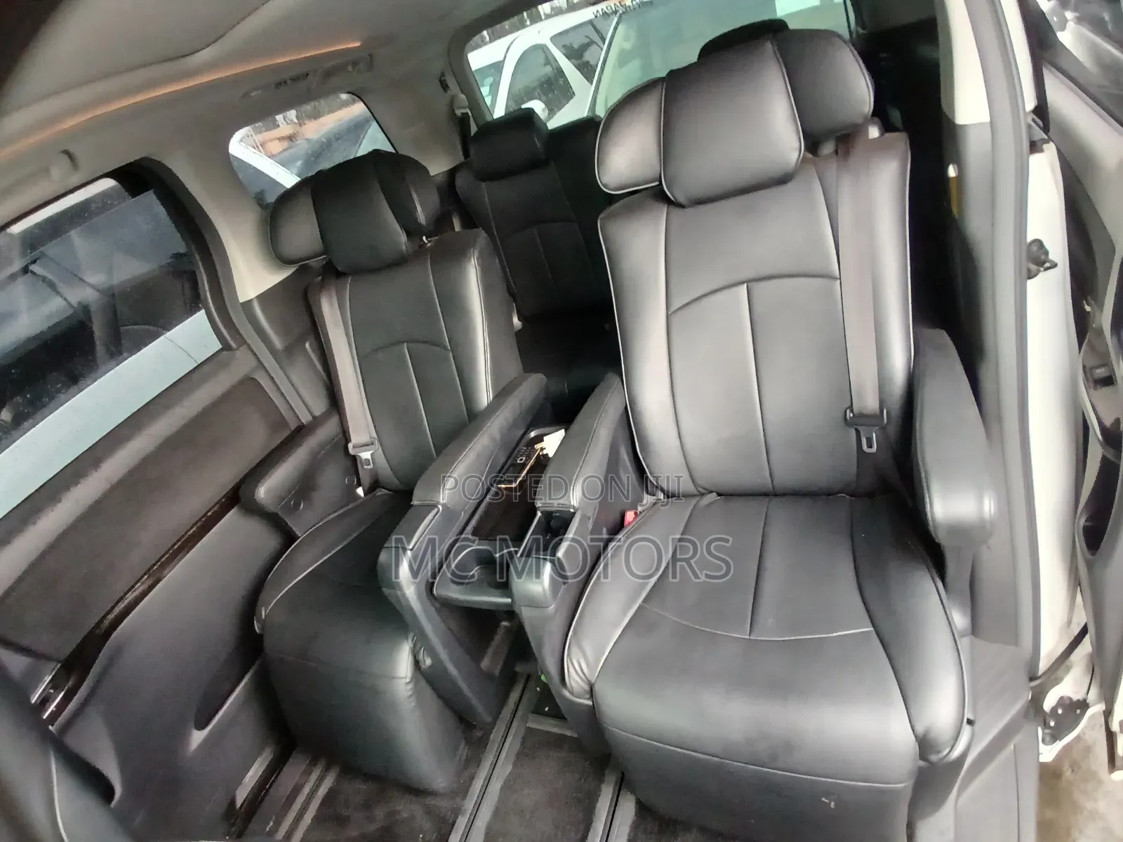 Toyota Alphard 2.4 Petrol AWD 2014 White