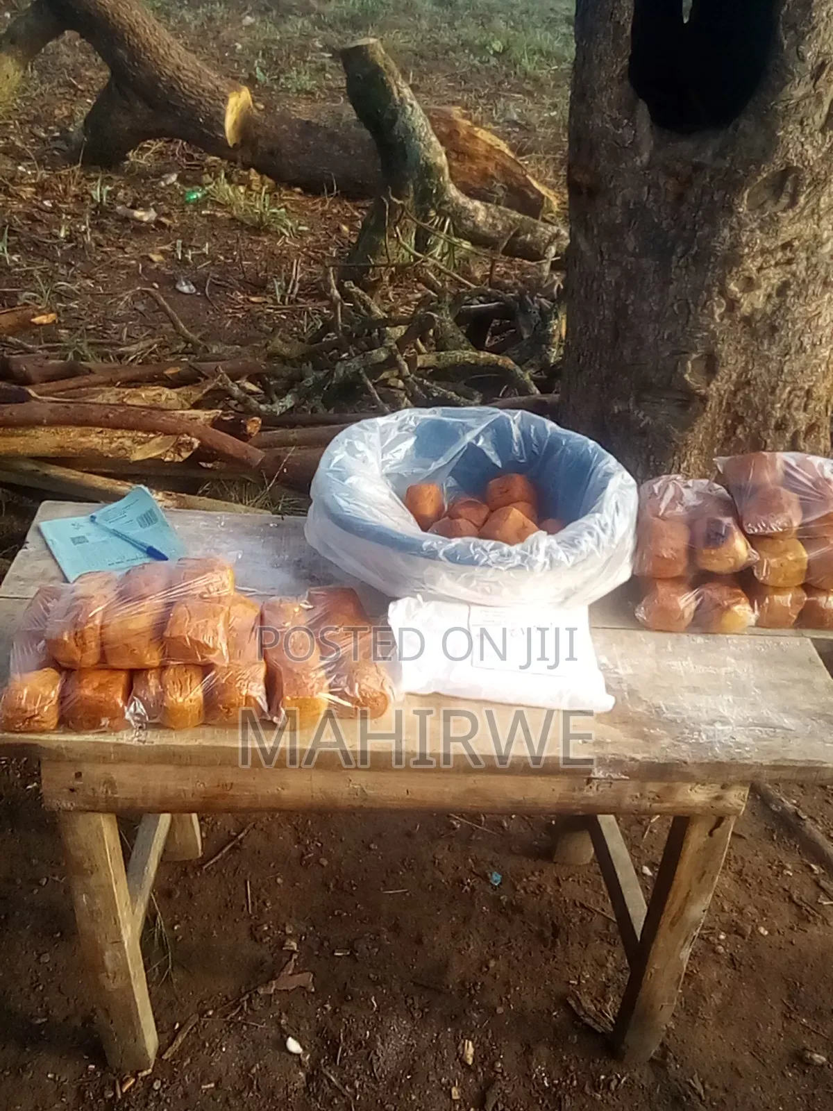 Mandazi Motomoto Tamu Kubiri Center Kasambya.6kwa2500/=