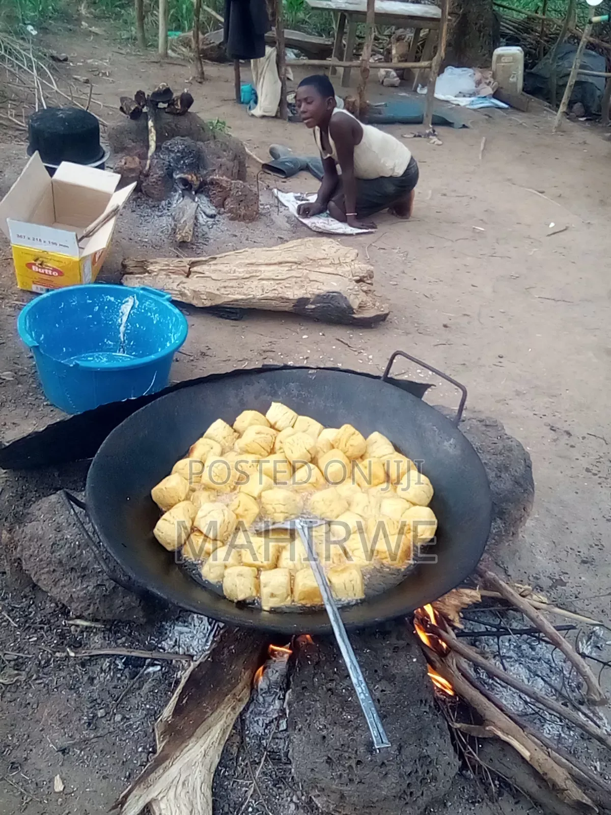 Mandazi Motomoto Tamu Kubiri Center Kasambya.6kwa2500/=