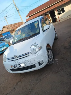Toyota Sienta 2007 White