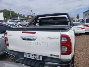 Toyota Hilux 2018 White