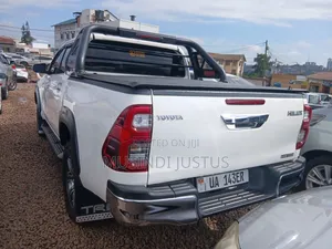 Toyota Hilux 2018 White