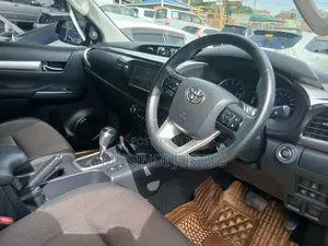 Toyota Hilux 2018 White