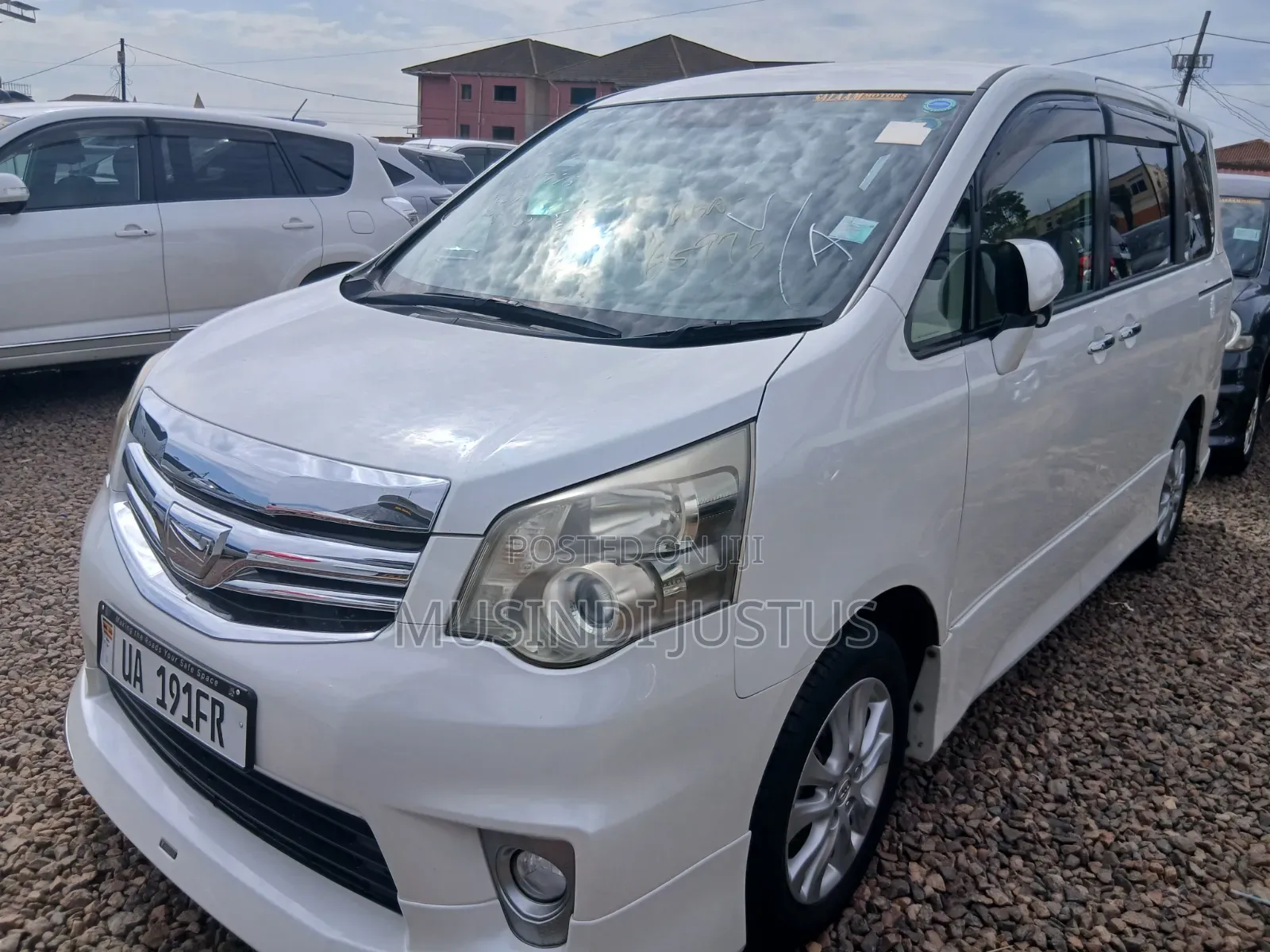 Toyota Noah 2013 White