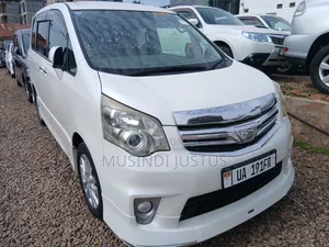 Toyota Noah 2013 White