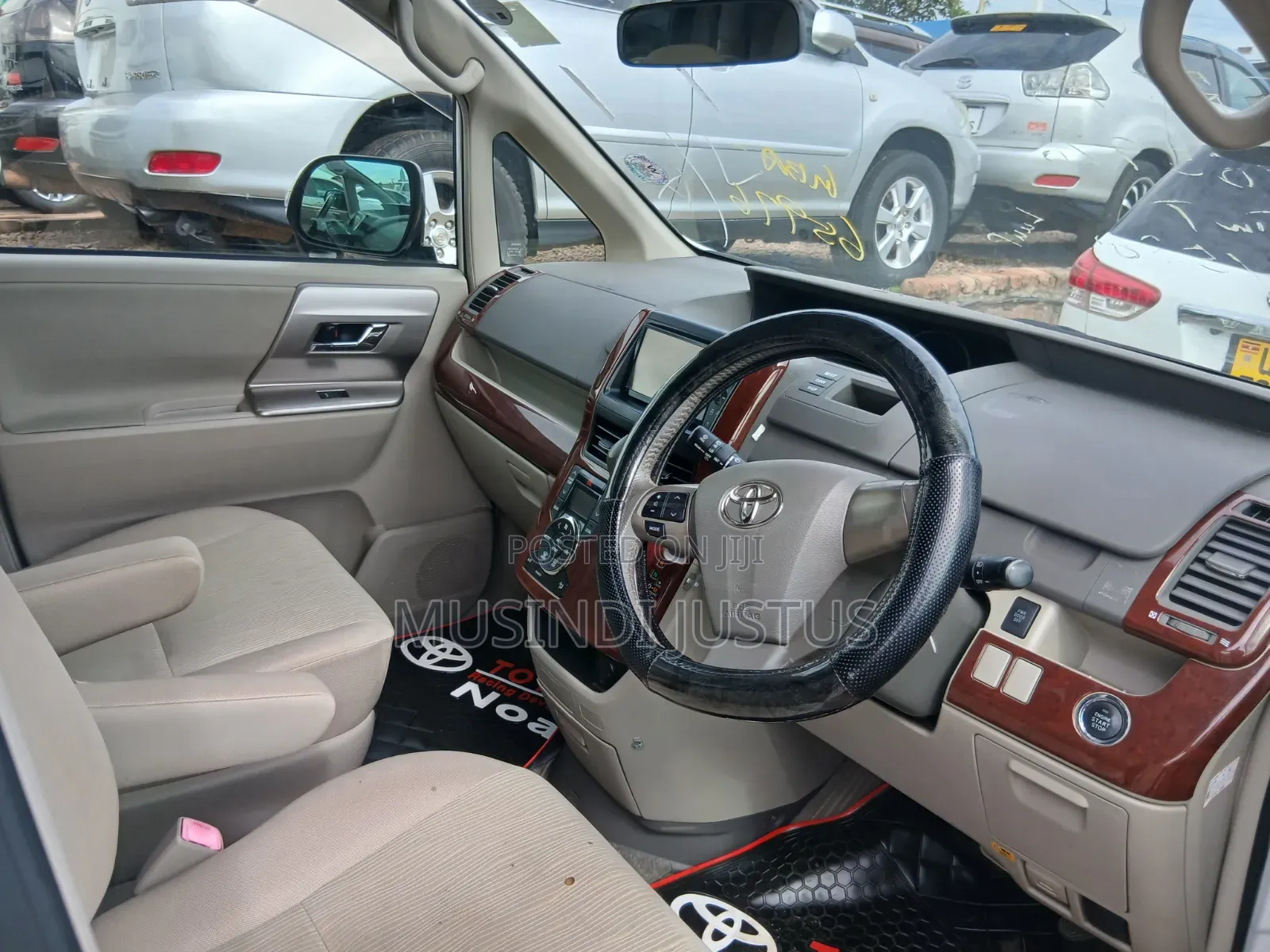 Toyota Noah 2013 White