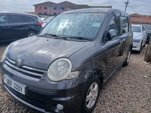 Toyota Sienta 2010 Gray