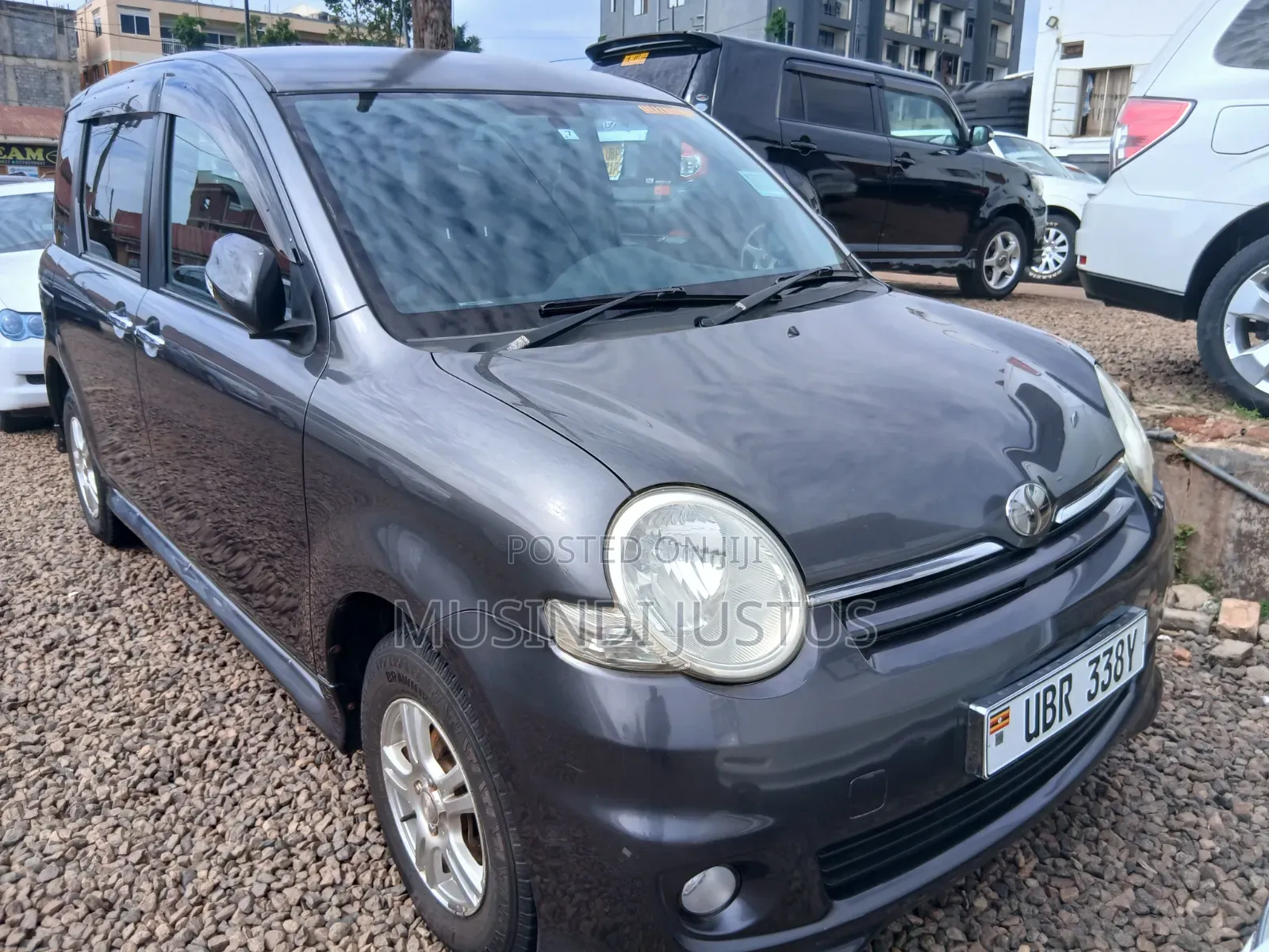 Toyota Sienta 2010 Gray