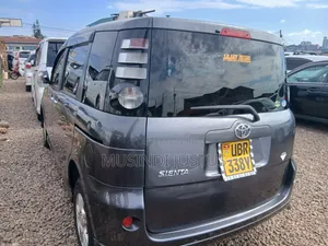 Toyota Sienta 2010 Gray