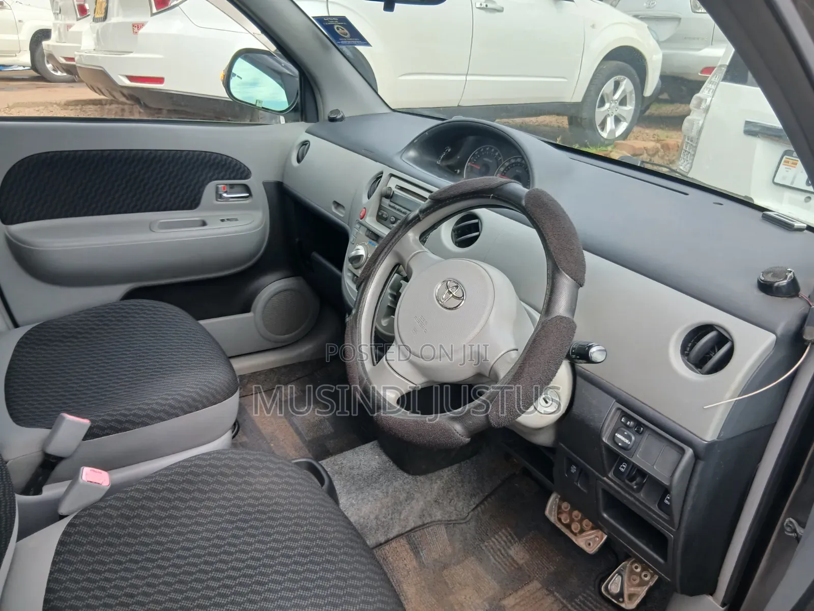 Toyota Sienta 2010 Gray