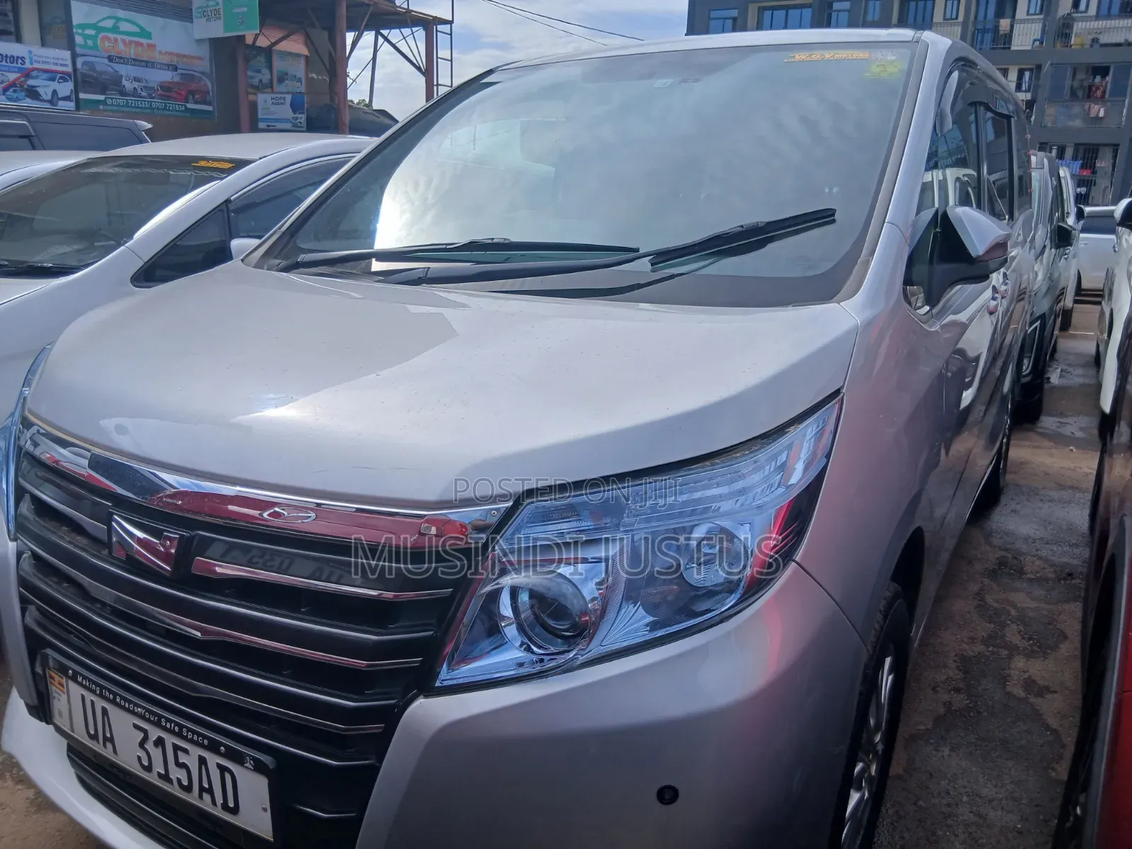 Toyota Noah 2016 Silver