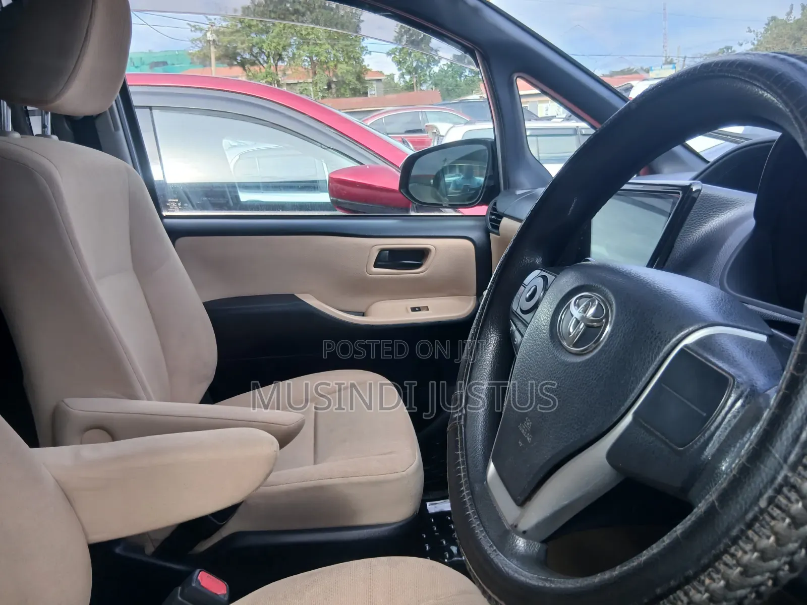 Toyota Noah 2016 Silver