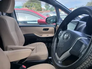 Toyota Noah 2016 Silver